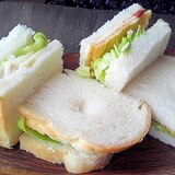ハムとチーズのシンプルなサンドイッチ